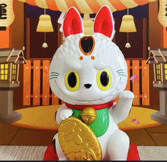 LABUBU MANEKI LIMITED FIGURE