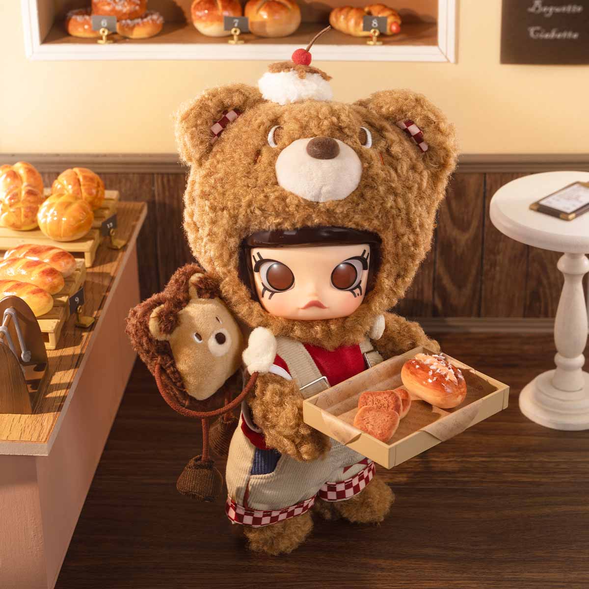 MOLLY Bear Bread 1/8 Action Figure-preorder