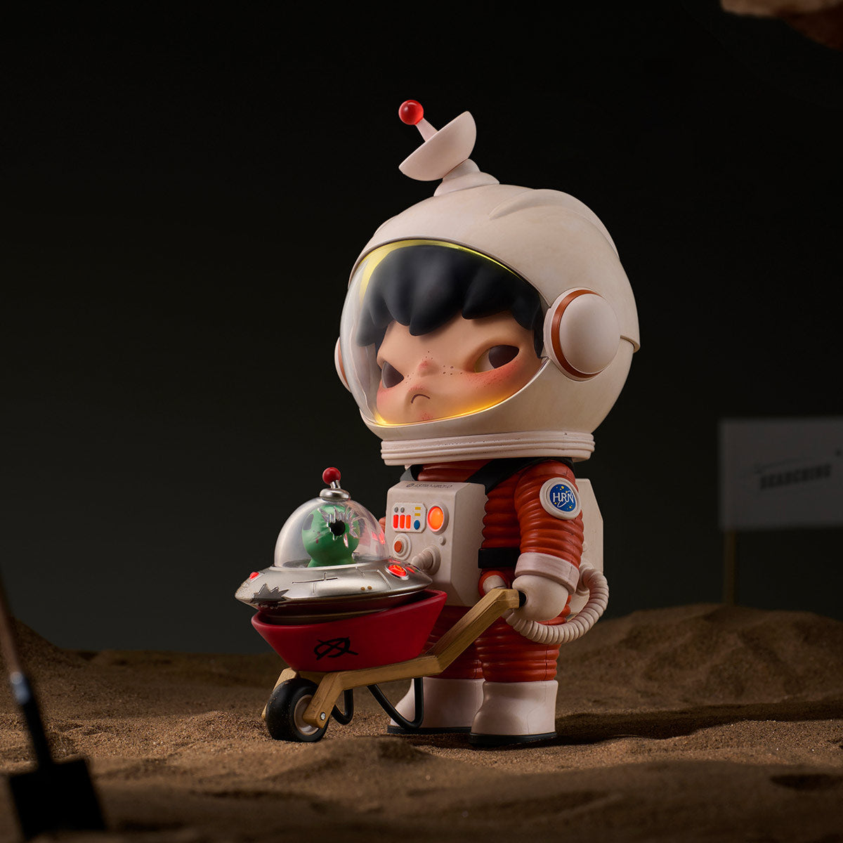 Hirono Search for Aliens Figurine