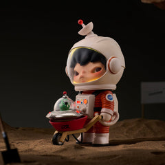 Hirono Search for Aliens Figurine
