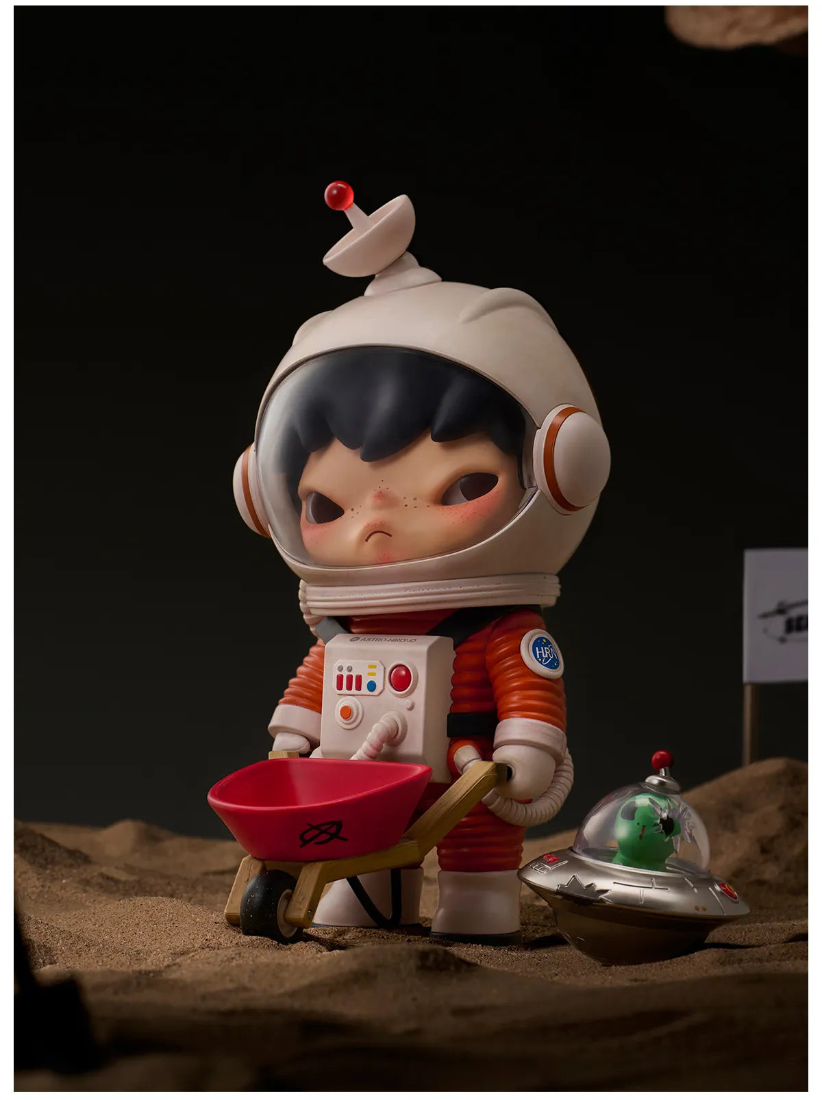 Hirono Search for Aliens Figurine