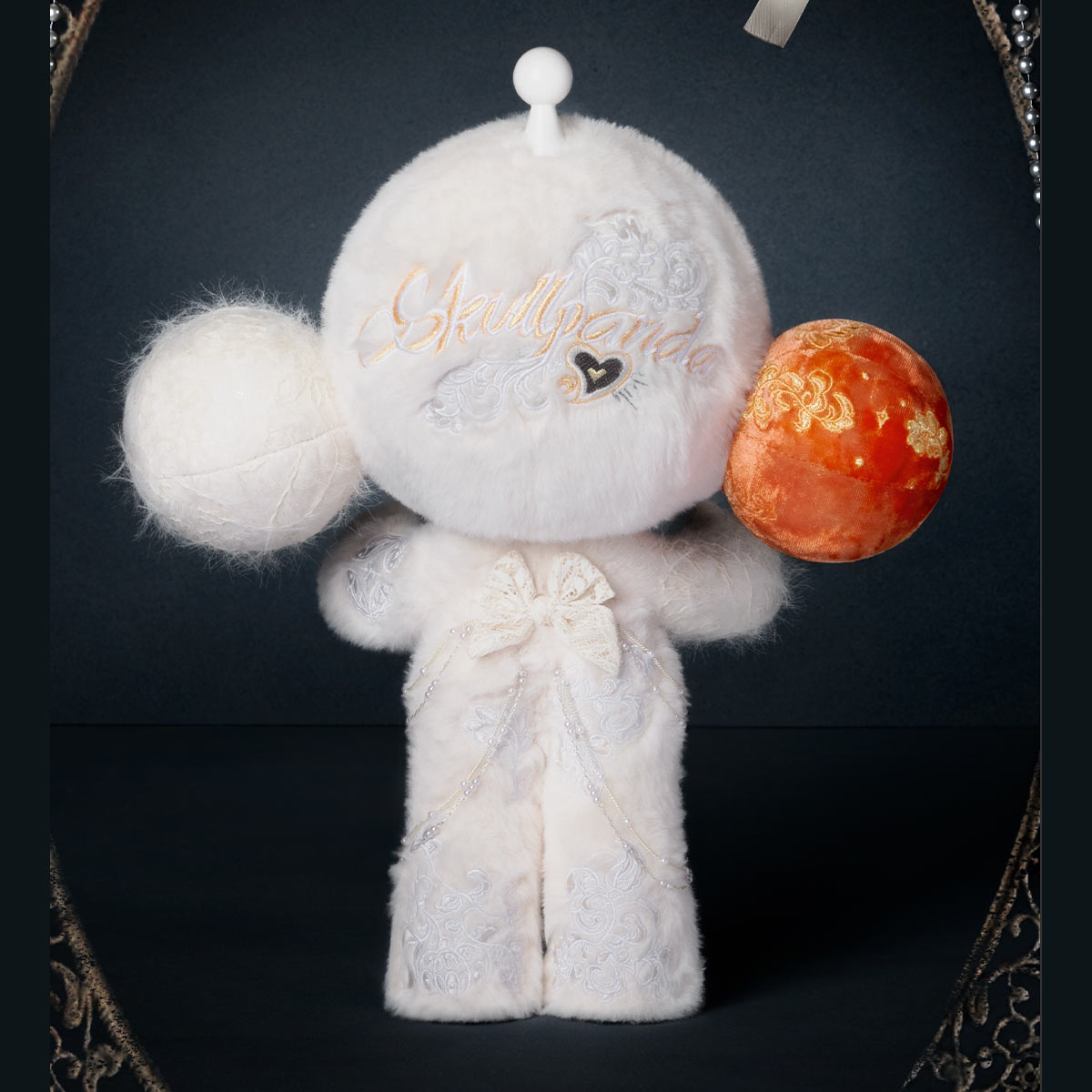 MEGA α SKULLPANDA 400% White Moon-preorder