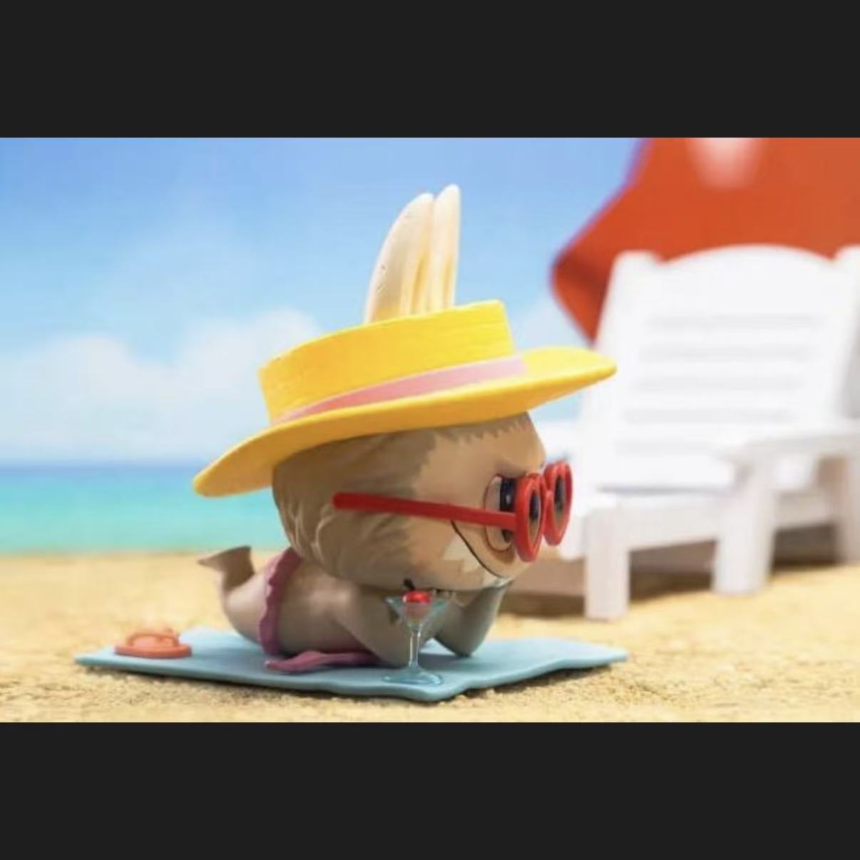 THE MONSERS Beach Figurine-preorder