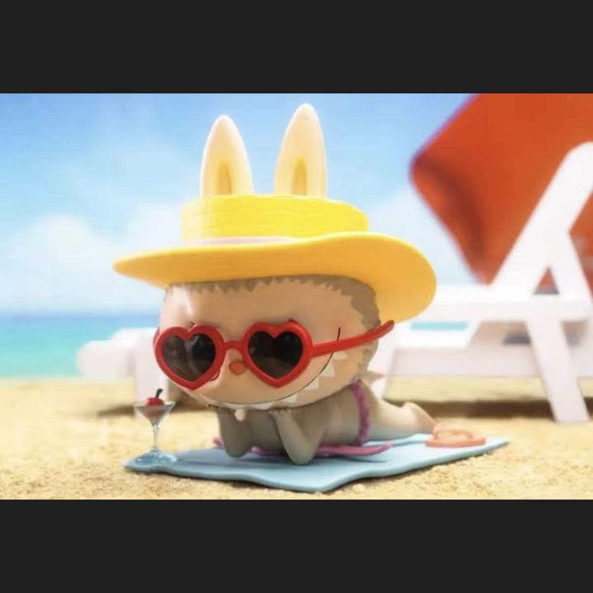 THE MONSERS Beach Figurine-preorder