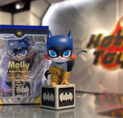 Molly Batgirl Disguise Artist Mix Figure-Preorder